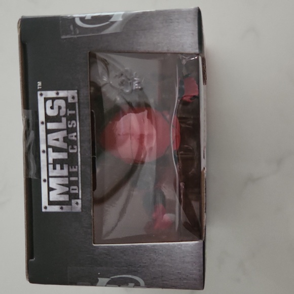 Metals Die Cast Deadpool Figure - Picture 3 of 4